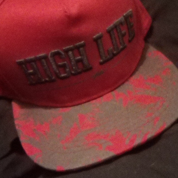 Snap back hat - Picture 2 of 3